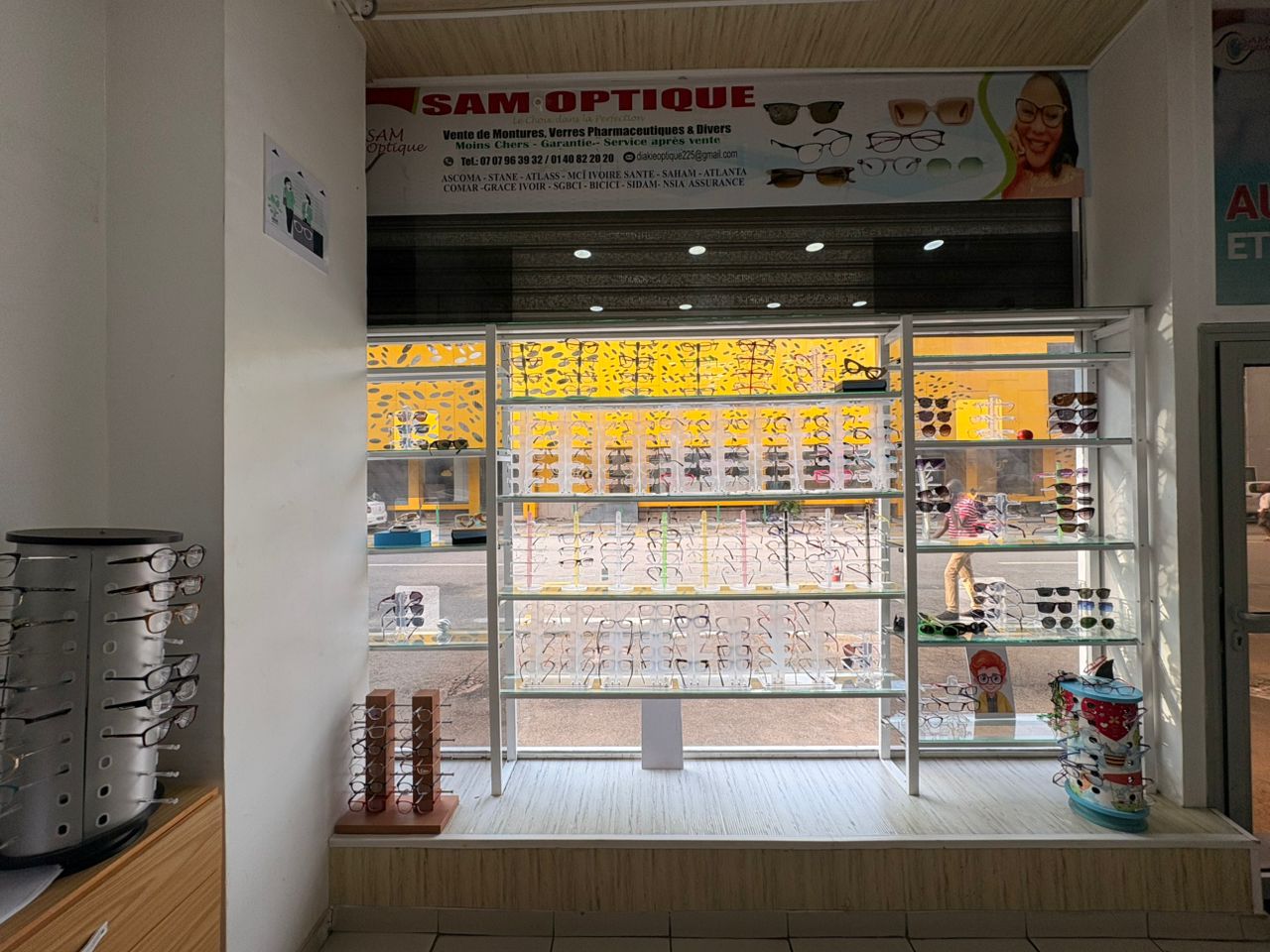 Magasin SAM OPTIQUE a Abidjan Plateau